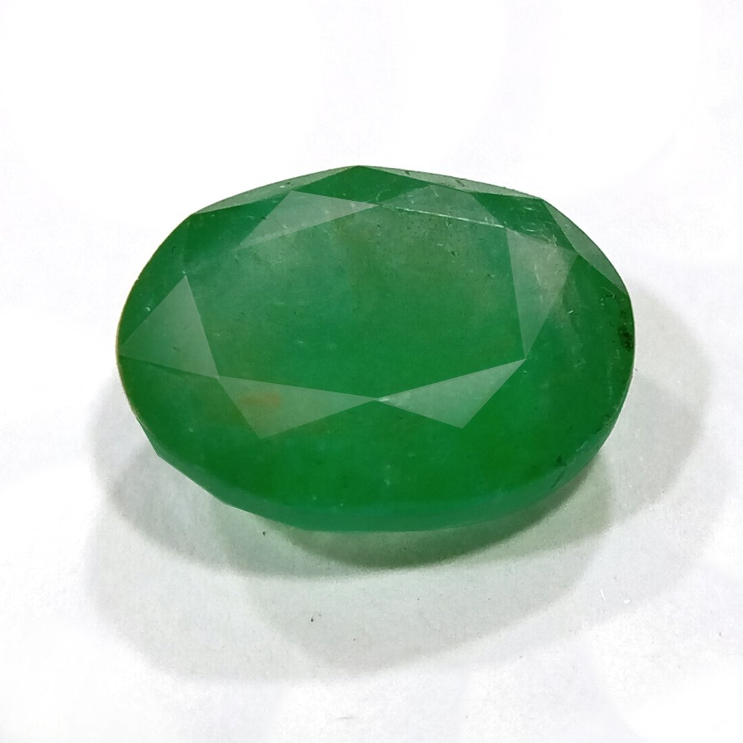 "Close-up of a radiant Zambian Emerald showcasing its vibrant green color and faceted cut."