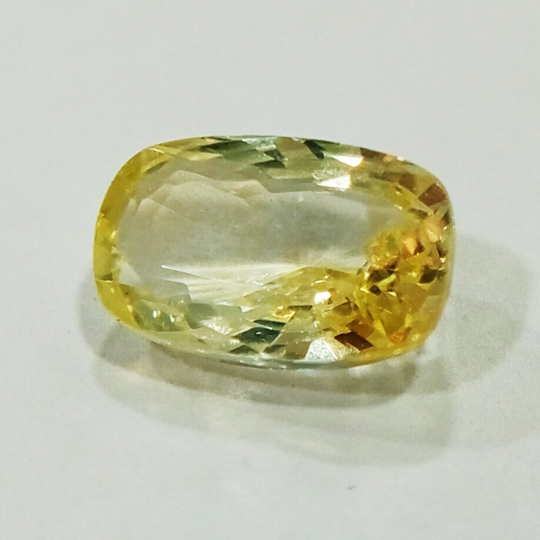 Yellow sapphire - 2.610 carats